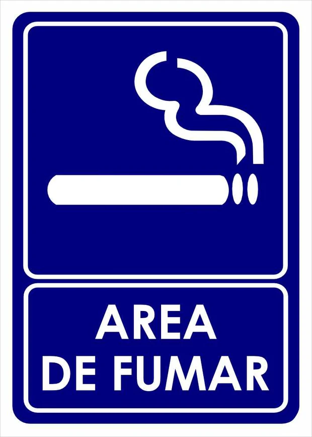Señal azul de área de fumar